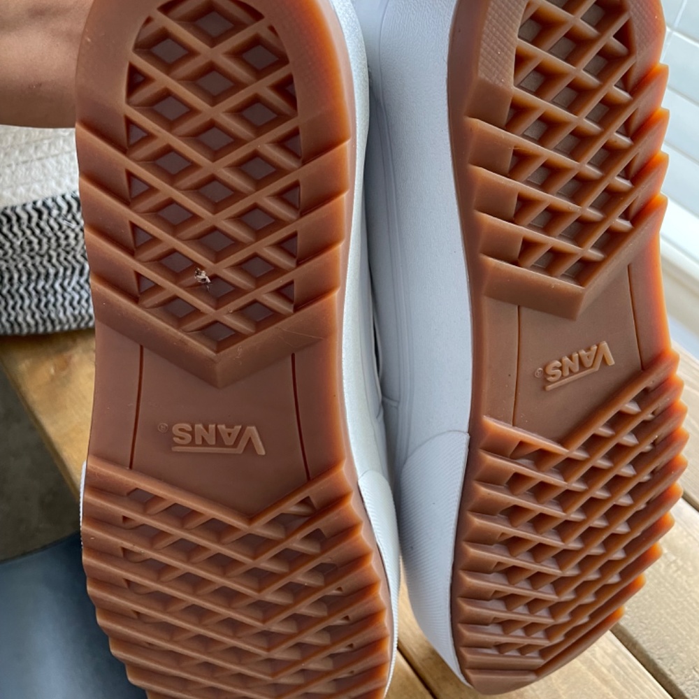 Vans - Picture 7 of 12